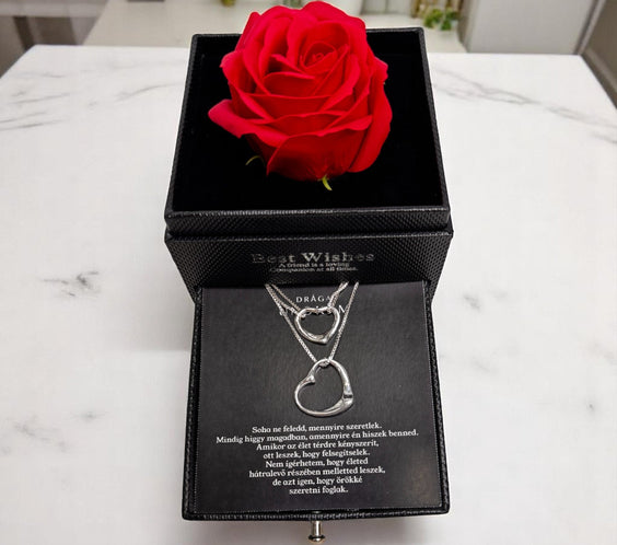 Örök emlék Unokámnak – szivecskés nyaklánc + ajándék karkötő – A48-Z28 – rózsás díszdobozban 🌸